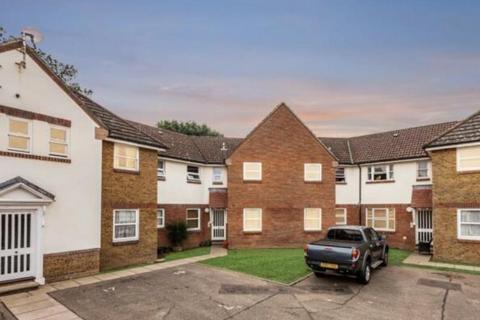 2 bedroom flat to rent, Hollytree Court, Layer Road, Colchester CO2