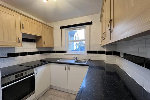 2 bedroom flat to rent, Hollytree Court, Layer Road, Colchester CO2