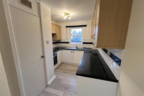 2 bedroom flat to rent, Hollytree Court, Layer Road, Colchester CO2