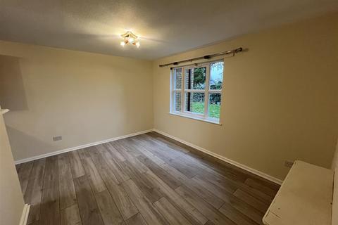 2 bedroom flat to rent, Hollytree Court, Layer Road, Colchester CO2