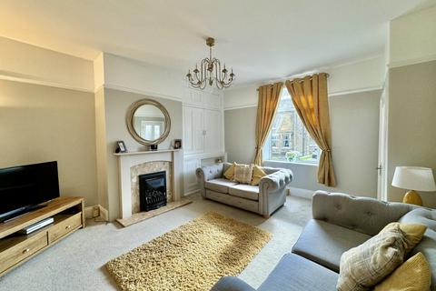 4 bedroom end of terrace house for sale, Cleckheaton Road, Oakenshaw, BD12