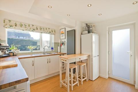 2 Fieldhead Grove, Guiseley, Leeds, LS20 8DY