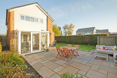 2 Fieldhead Grove, Guiseley, Leeds, LS20 8DY