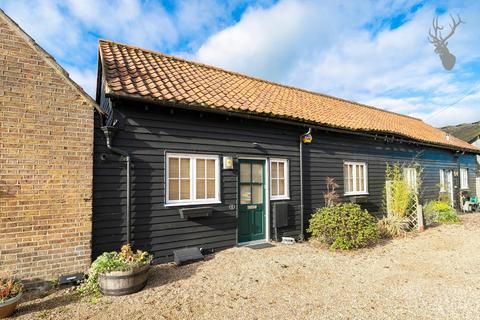 2 bedroom barn conversion to rent, Bury Lane, Epping