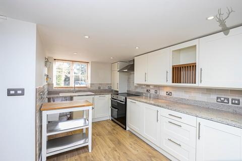 2 bedroom barn conversion to rent, Bury Lane, Epping