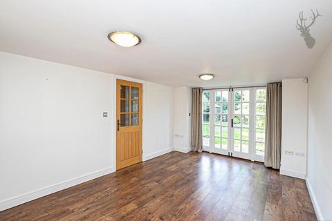 2 bedroom barn conversion to rent, Bury Lane, Epping