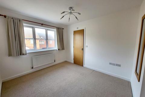 2 bedroom coach house to rent, Eglington Drive, Wainscott, Rochester