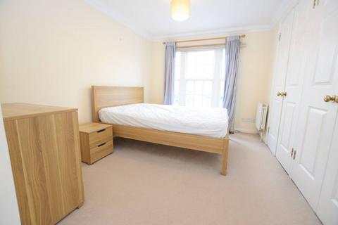 2 bedroom flat to rent, Clapham Road, Oval, London, SW9