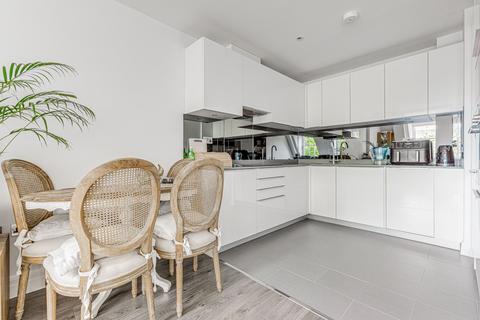 1 bedroom flat to rent, 2 Kew Bridge Road, Brentford