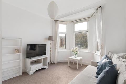 3 bedroom flat for sale, Chivalry Road, Battersea, London