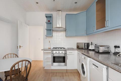 3 bedroom flat for sale, Chivalry Road, Battersea, London