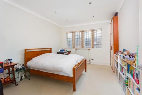 2 bedroom flat to rent, Tudor Close, London