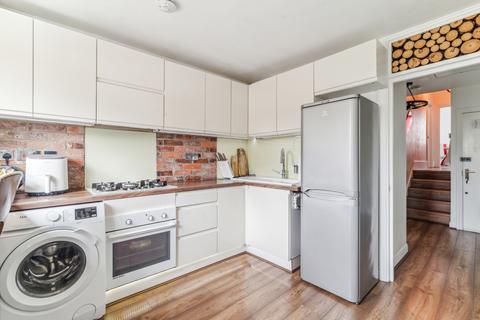 2 bedroom flat to rent, Alexandra Road, London