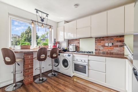 2 bedroom flat to rent, Alexandra Road, London