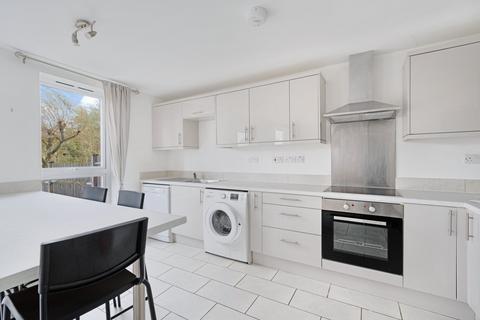 4 bedroom terraced house to rent, Garter Way, London