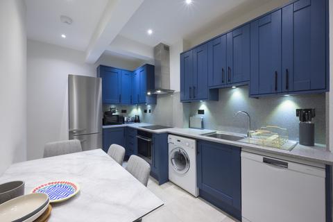 3 bedroom flat to rent, Ridgmount Gardens, London