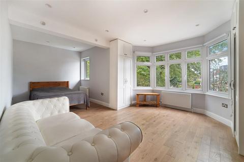 4 bedroom flat to rent, Midmoor Road, Wimbledon SW19