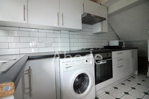 3 bedroom house to rent, Kelso Gardens, Hyde Park, Leeds