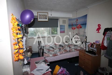 3 bedroom house to rent, Kelso Gardens, Hyde Park, Leeds