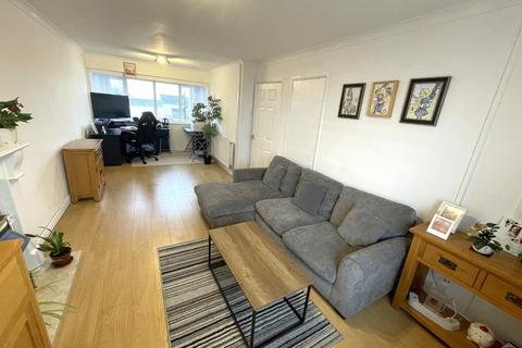 2 bedroom flat to rent, Wesley Court, Torpoint