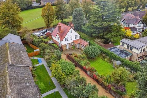 5 bedroom detached house for sale, Town End, Caterham CR3