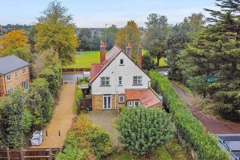 5 bedroom detached house for sale, Town End, Caterham CR3