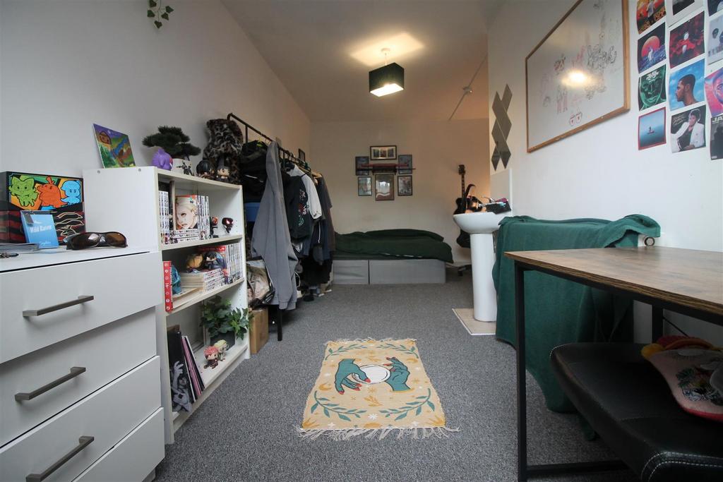 34 KR- Bedroom 3.JPG