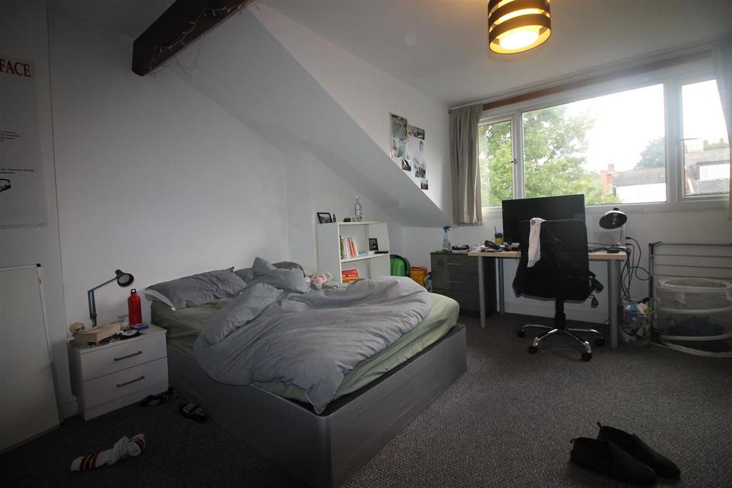 34 KR- Bedroom 2.JPG