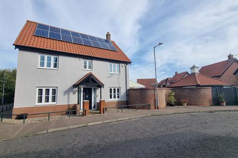 4 bedroom link detached house for sale, Royal Sovereign Crescent, Bradwell