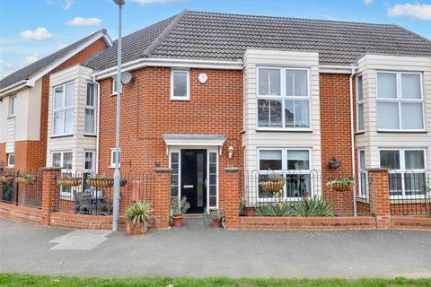 3 bedroom end of terrace house for sale, St. Simon Close, Norwich NR8