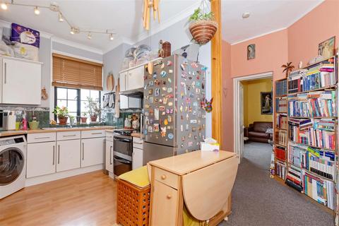 2 bedroom flat for sale, Grand Avenue, Worthing