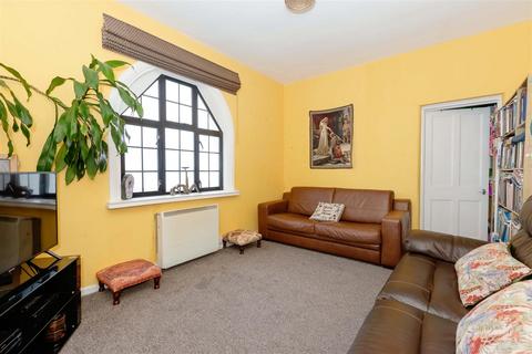 2 bedroom flat for sale, Grand Avenue, Worthing