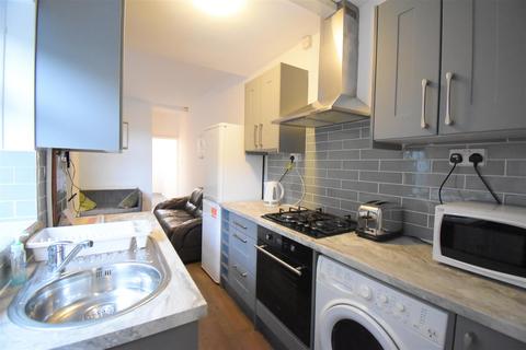 4 bedroom terraced house to rent, Winnie Road, Selly Oak, Birmingham B29