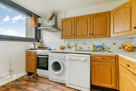 2 bedroom flat for sale, Nightingale Vale, London