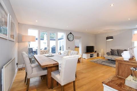 2 bedroom flat for sale, Grove Park Road, Chiswick