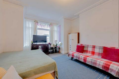 2 bedroom flat for sale, Woodgrange Drive, Southend-on-sea, SS1