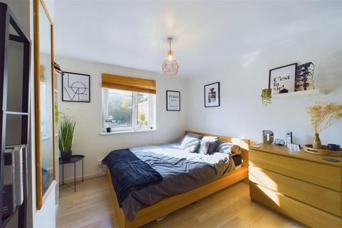 15 Oxford Road, London, E15 1DD
