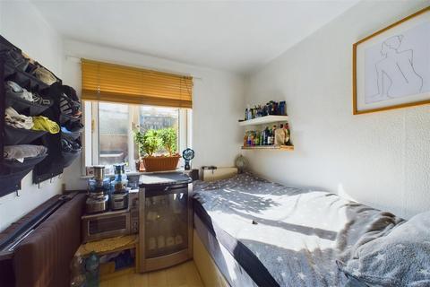 15 Oxford Road, London, E15 1DD