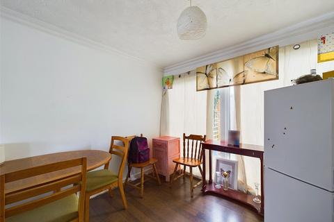 3 bedroom end of terrace house for sale, Golden Close, Tuffley, Gloucester, GL4