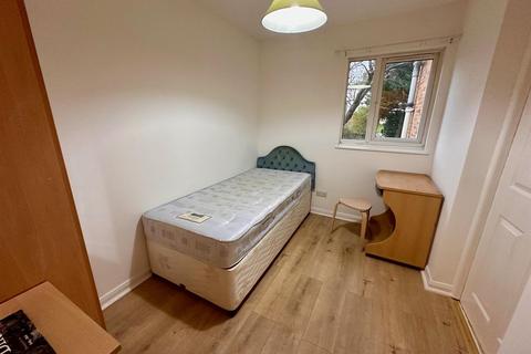 1 bedroom in a house share to rent, The Coppice, Yiewsley