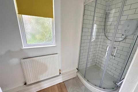 1 bedroom in a house share to rent, The Coppice, Yiewsley