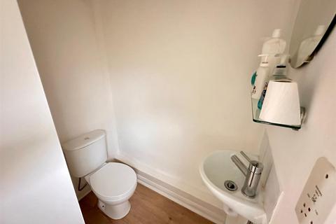 1 bedroom in a house share to rent, The Coppice, Yiewsley