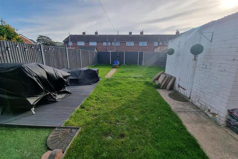 3 bedroom end of terrace house for sale, Nuffield Crescent, Gorleston