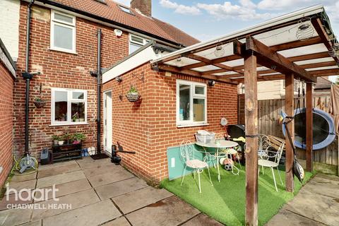 3 bedroom terraced house for sale, Becontree Avenue, Dagenham