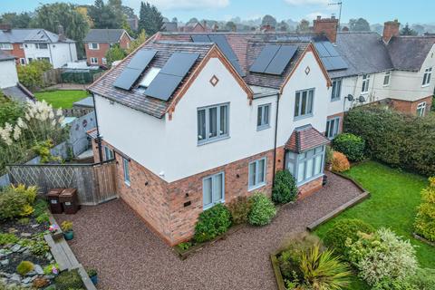 4 bedroom semi-detached house for sale, New Road, Bromsgrove. B60