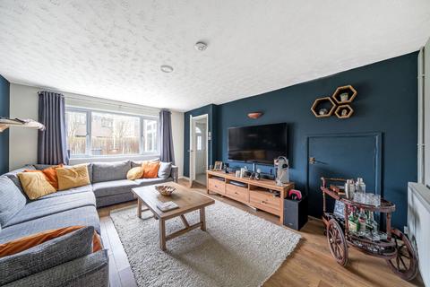 17 Fiona Close, Winchester, SO23 0HB
