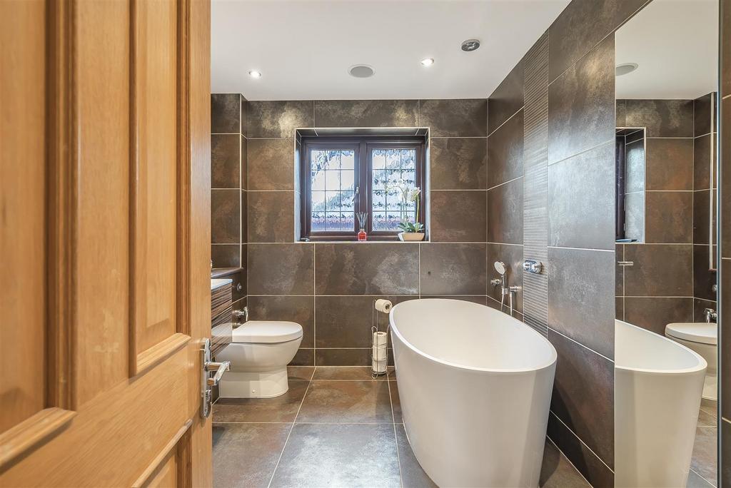 Luxury Ensuite Bath/Shower Room