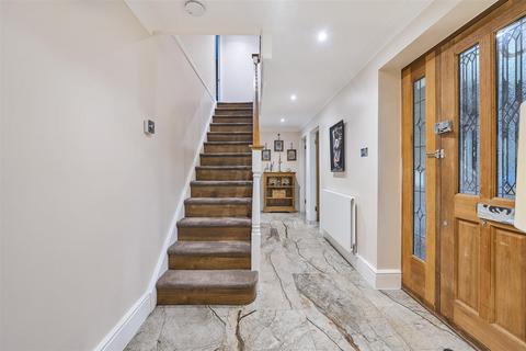 27 Heathcote, Tadworth, KT20 5TH
