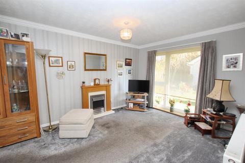 2 bedroom detached bungalow for sale, Howacre, Lanark