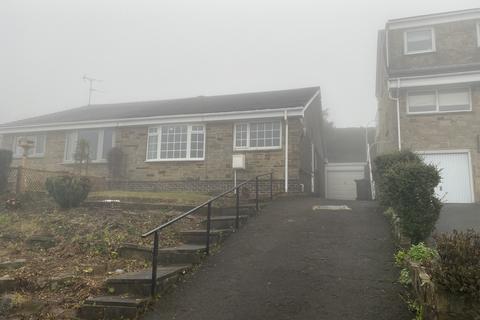 2 bedroom bungalow to rent, Maplin Avenue, Huddersfield HD3